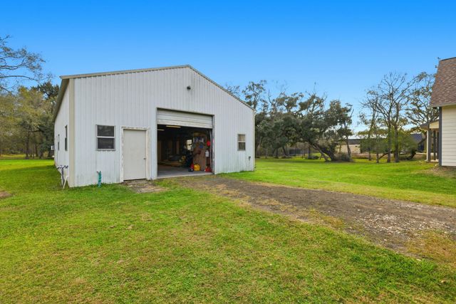 20407 Deer Run Road, Damon, TX 77430