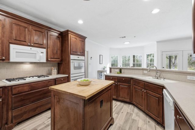 20407 Deer Run Road, Damon, TX 77430