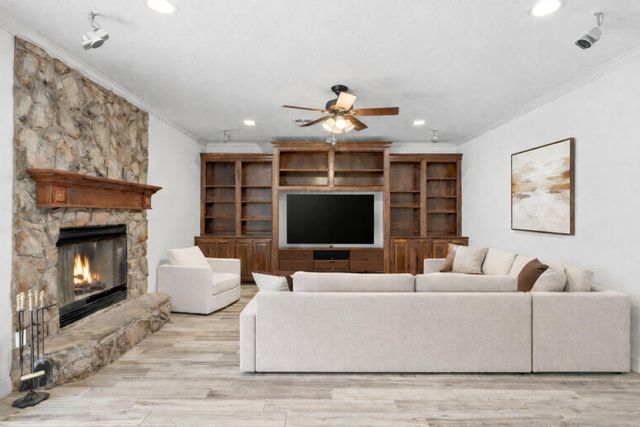 20407 Deer Run Road, Damon, TX 77430