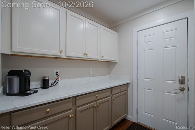 7685 Metz Drive, Shelby Charter Township, MI 48316