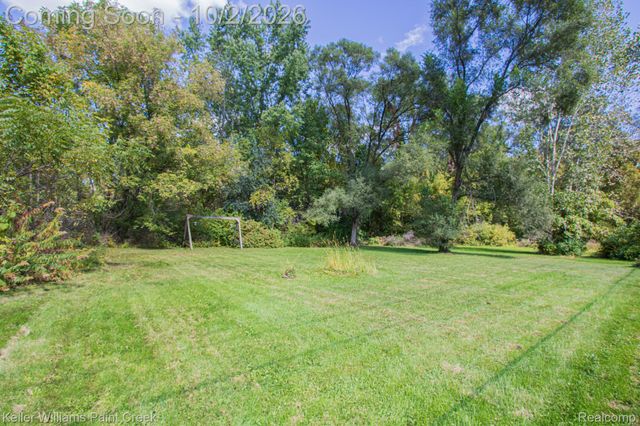 7685 Metz Drive, Shelby Charter Township, MI 48316
