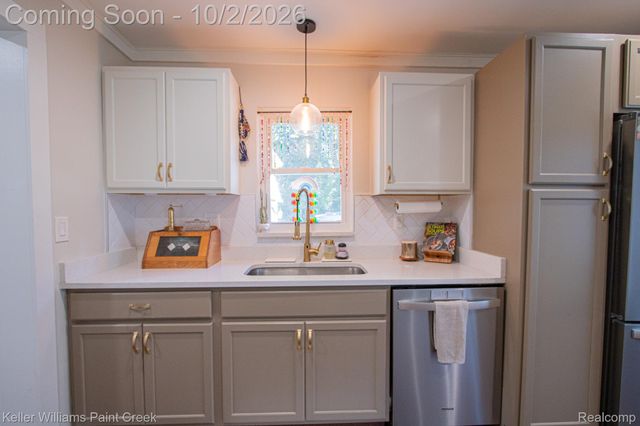7685 Metz Drive, Shelby Charter Township, MI 48316