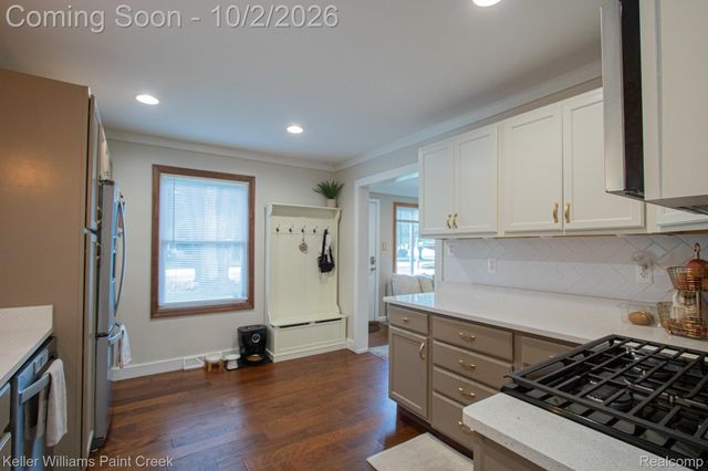 7685 Metz Drive, Shelby Charter Township, MI 48316