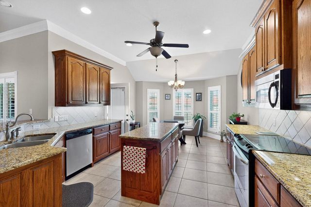 1115 Cresthaven Drive 13, Cedar Hill, TX 75104