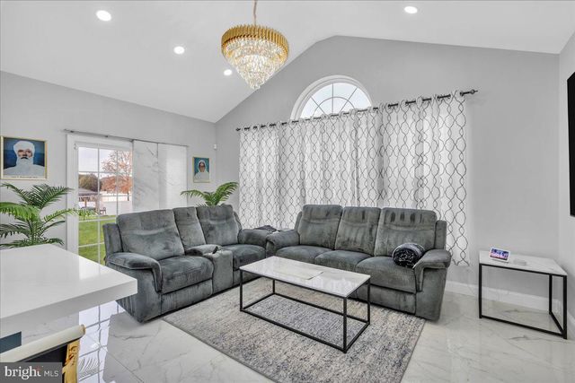 14 CROFTON CHASE CT, Marlton, NJ 08053