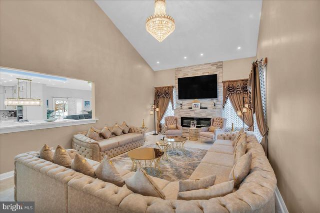 14 CROFTON CHASE CT, Marlton, NJ 08053