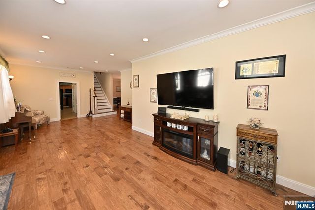 115 Laurel Avenue, Pompton Lakes, NJ 07442
