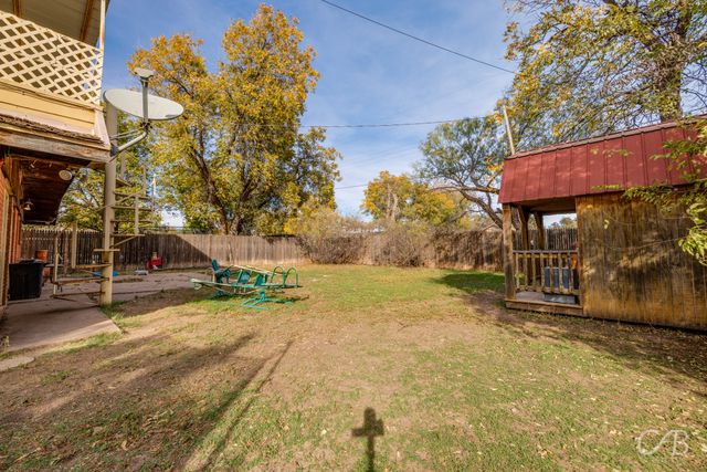 33 Avenue A NW, Hamlin, TX 79520