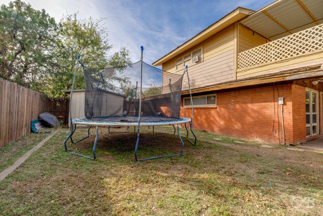 33 Avenue A NW, Hamlin, TX 79520