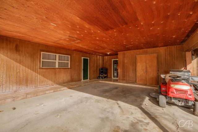 33 Avenue A NW, Hamlin, TX 79520