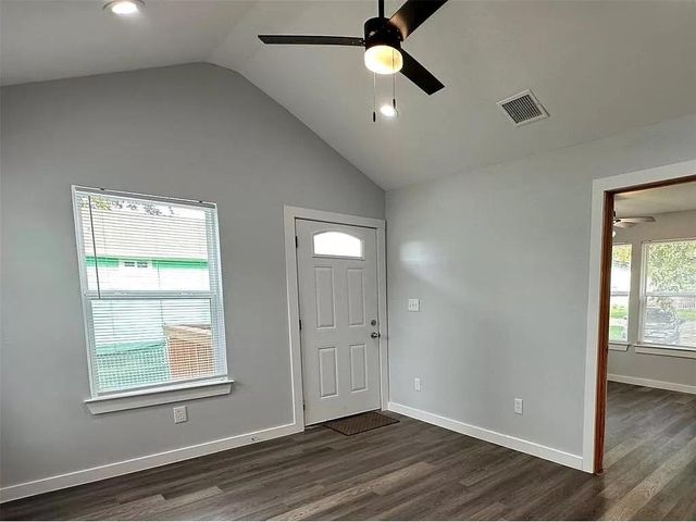 202 PRIMA ST A, Smithville, TX 78957