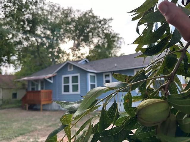 202 PRIMA ST A, Smithville, TX 78957