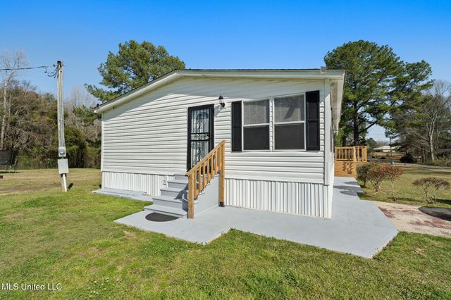 73 Mcleod Lane, Bassfield, MS 39421