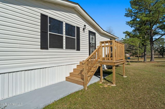 73 Mcleod Lane, Bassfield, MS 39421