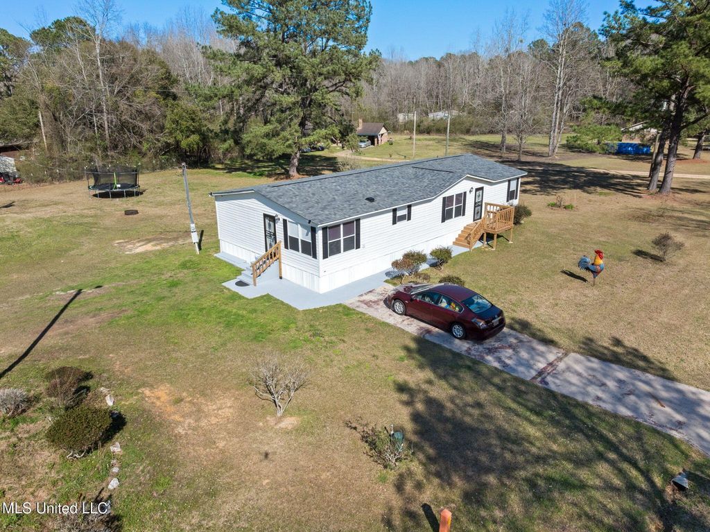 73 Mcleod Lane, Bassfield, MS 39421