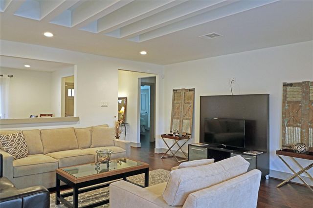5527 Valkeith Drive, Houston, TX 77096