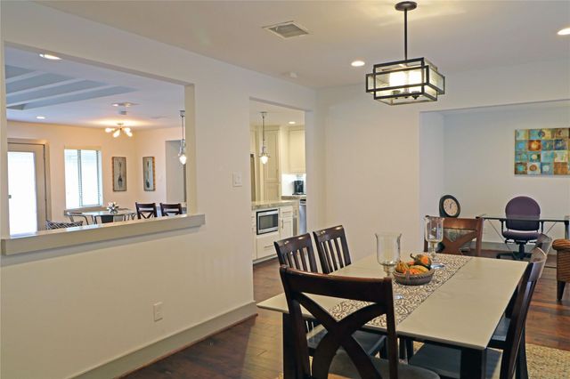 5527 Valkeith Drive, Houston, TX 77096