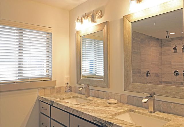 5527 Valkeith Drive, Houston, TX 77096