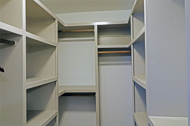 5527 Valkeith Drive, Houston, TX 77096