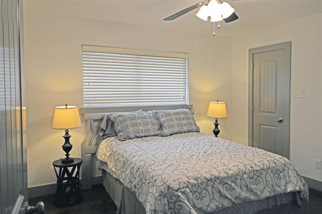 5527 Valkeith Drive, Houston, TX 77096