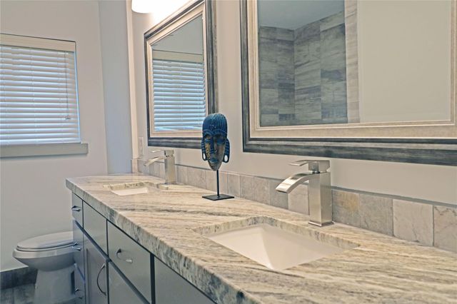 5527 Valkeith Drive, Houston, TX 77096