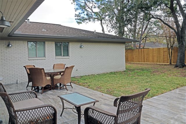 5527 Valkeith Drive, Houston, TX 77096