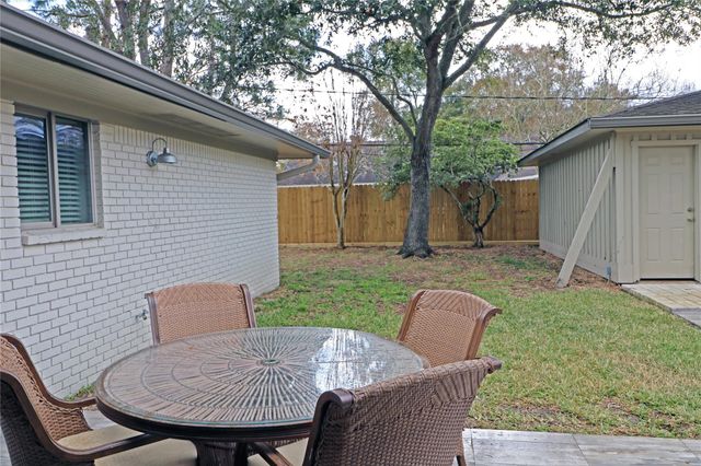 5527 Valkeith Drive, Houston, TX 77096