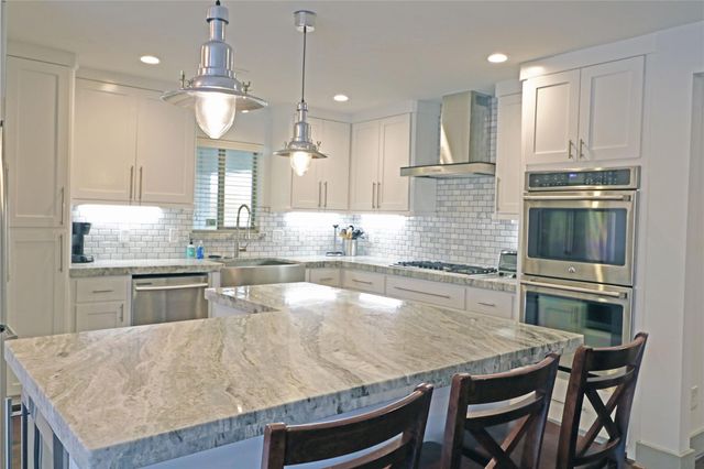 5527 Valkeith Drive, Houston, TX 77096