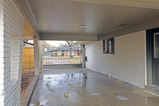 5527 Valkeith Drive, Houston, TX 77096
