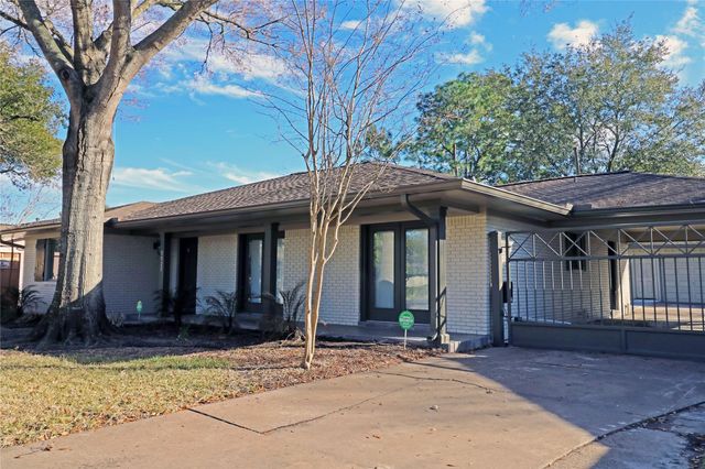 5527 Valkeith Drive, Houston, TX 77096