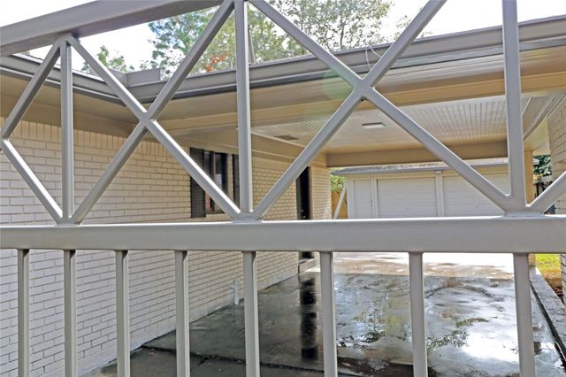 5527 Valkeith Drive, Houston, TX 77096