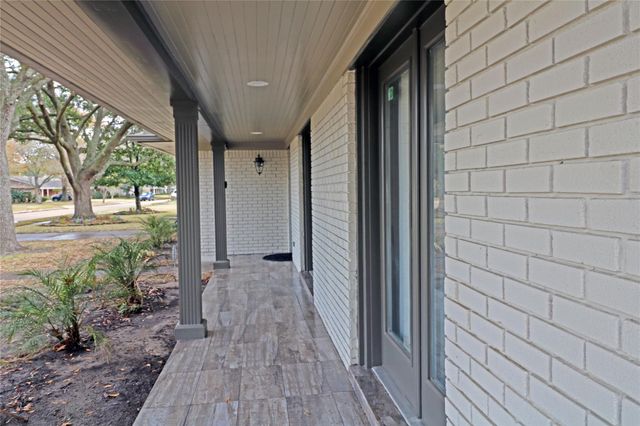 5527 Valkeith Drive, Houston, TX 77096