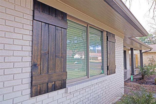 5527 Valkeith Drive, Houston, TX 77096