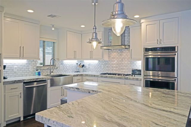 5527 Valkeith Drive, Houston, TX 77096