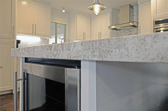 5527 Valkeith Drive, Houston, TX 77096