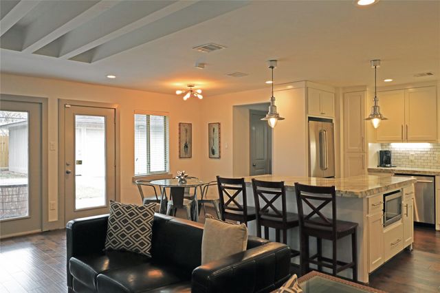 5527 Valkeith Drive, Houston, TX 77096