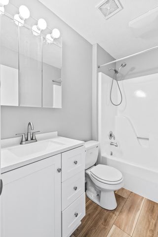 2714 S 17TH Street, Council Bluffs, IA 51501