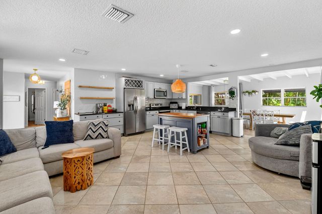 320 Riverdale Road, Palm Springs, FL 33461
