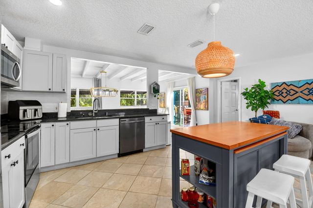 320 Riverdale Road, Palm Springs, FL 33461