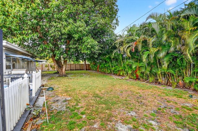 320 Riverdale Road, Palm Springs, FL 33461