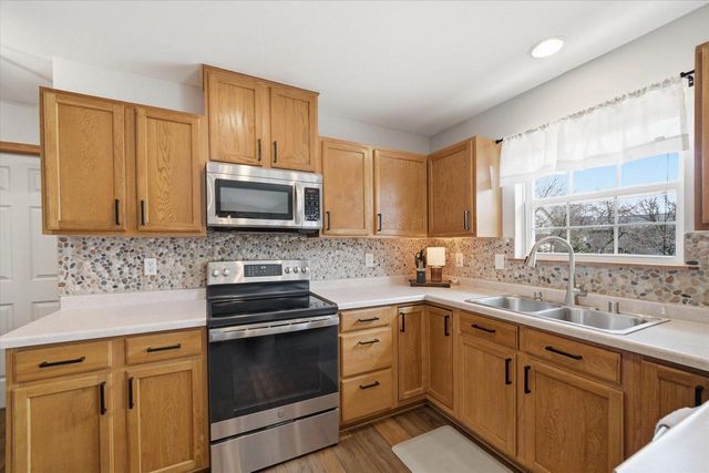 1879 Kissel DRIVE, Hartford, WI 53027