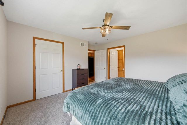 1879 Kissel DRIVE, Hartford, WI 53027
