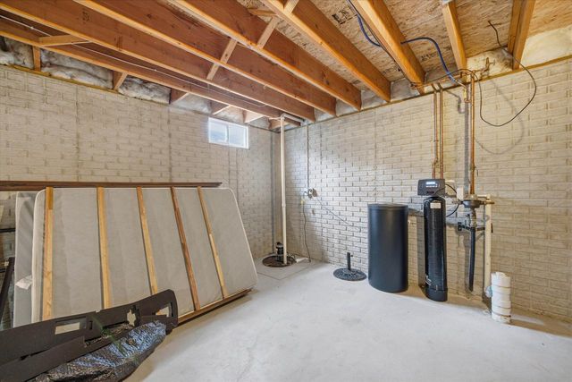 1879 Kissel DRIVE, Hartford, WI 53027