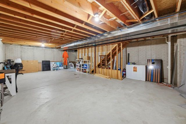 1879 Kissel DRIVE, Hartford, WI 53027