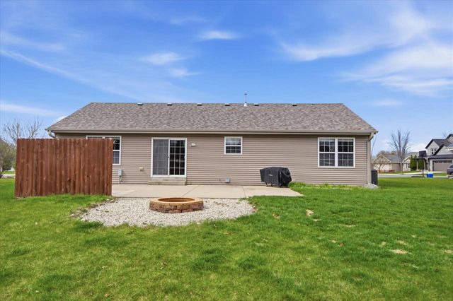 1879 Kissel DRIVE, Hartford, WI 53027