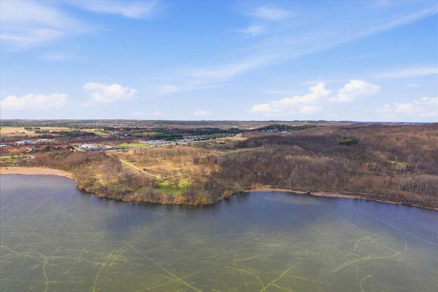 1879 Kissel DRIVE, Hartford, WI 53027