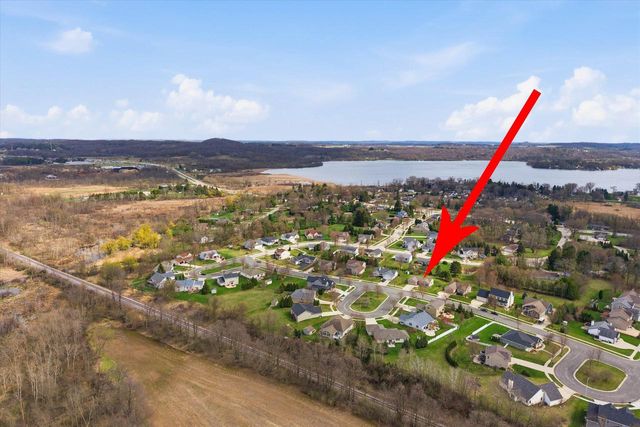1879 Kissel DRIVE, Hartford, WI 53027