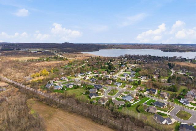 1879 Kissel DRIVE, Hartford, WI 53027