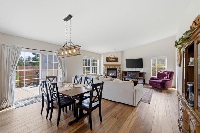 1879 Kissel DRIVE, Hartford, WI 53027