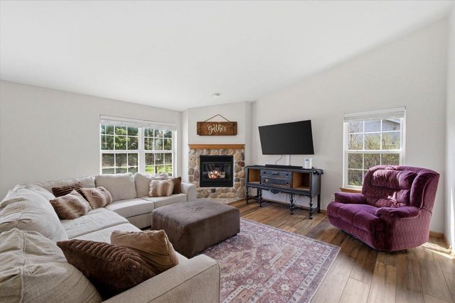 1879 Kissel DRIVE, Hartford, WI 53027